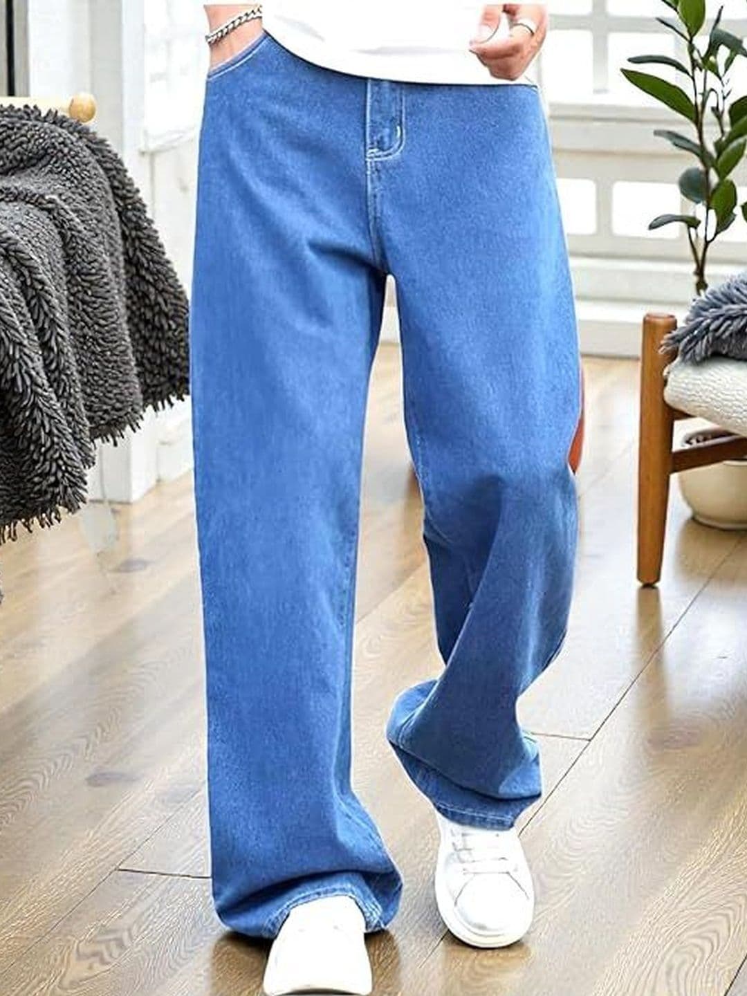 MaverIQ Men Relaxed Fit High-Rise Light Fade Stretchable Jeans - view 1