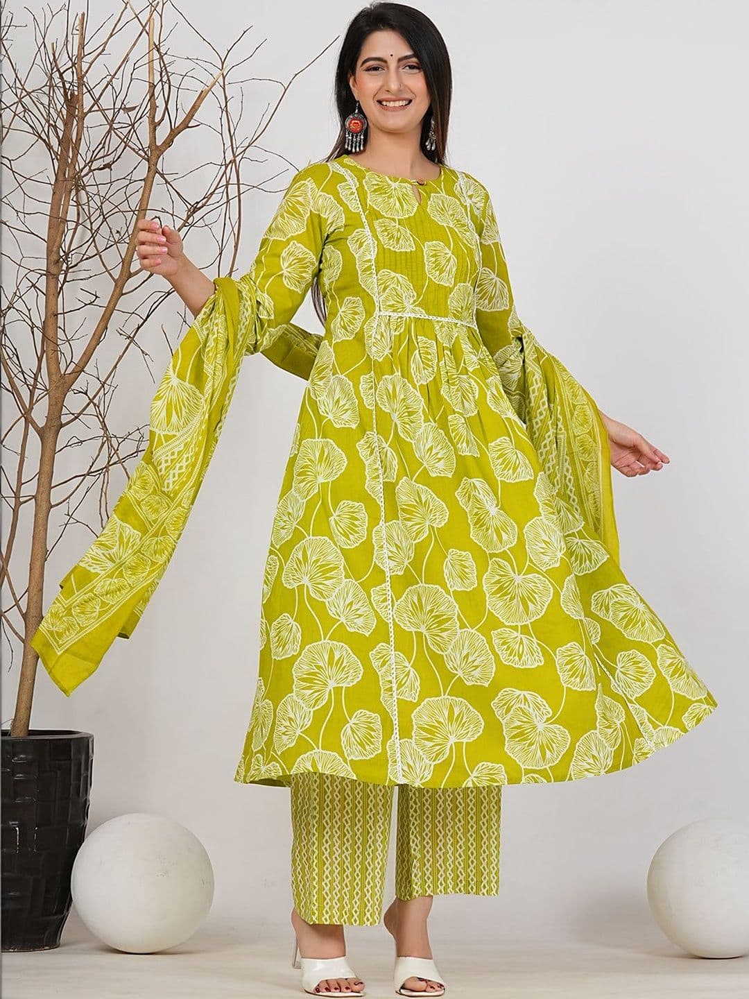 Ruii FASHION Women Floral Printed Panelled Pure Cotton Kurta with Trousers & With Dupatta - view 1