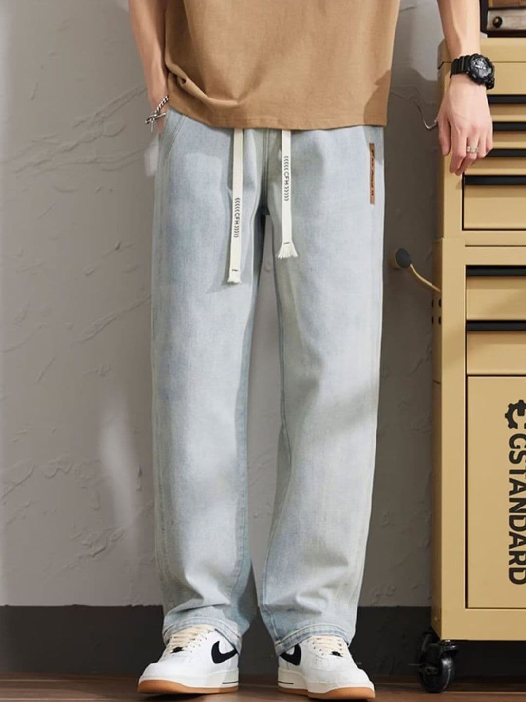 Suo Men Mid-Rise Light Fade Jeans - view 1