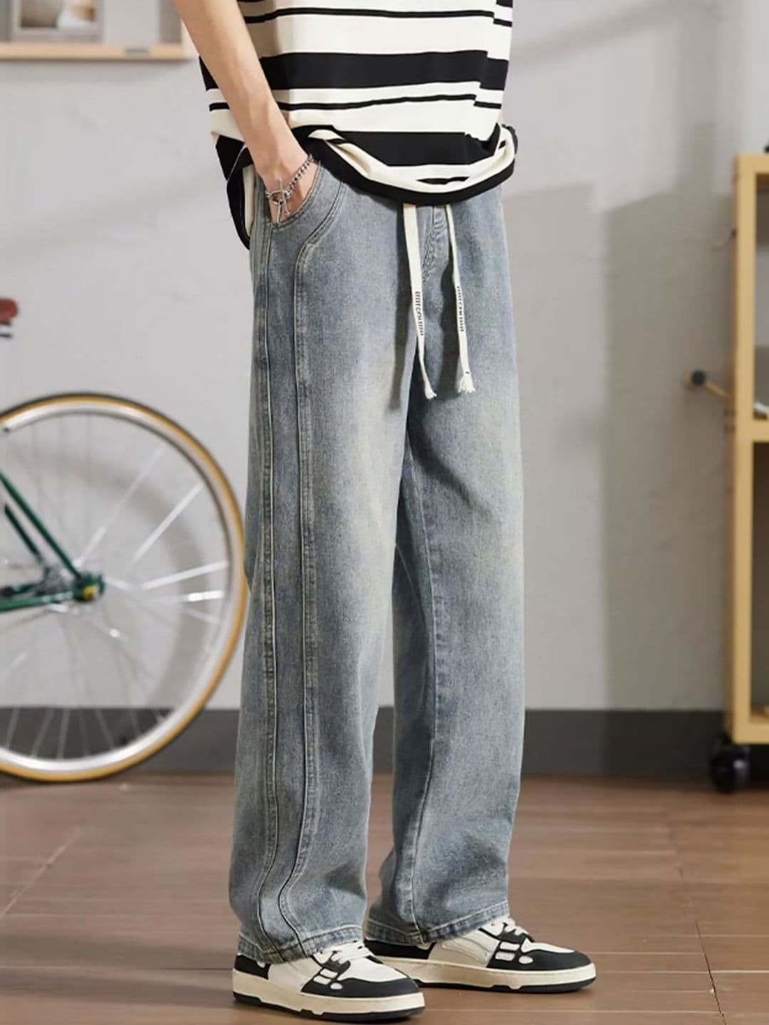 Suo Men Mid-Rise Light Fade Jeans - view 1