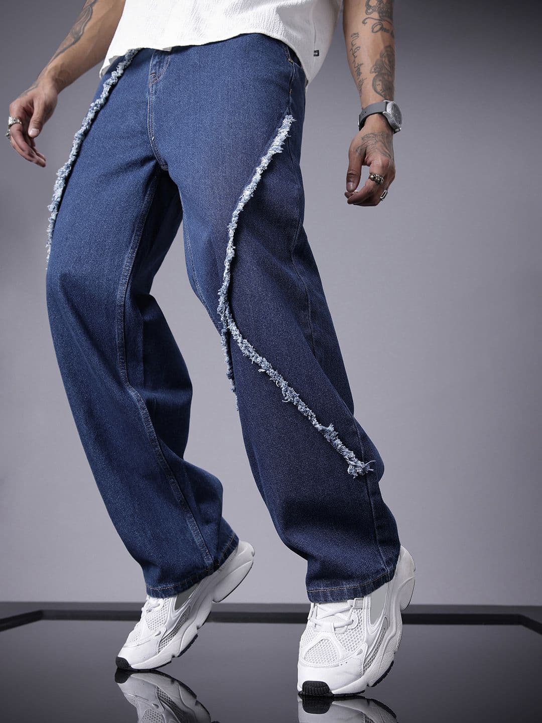 SOKO STREET Men Pure Cotton Relaxed Fit Frayed Detail Jeans - view 1
