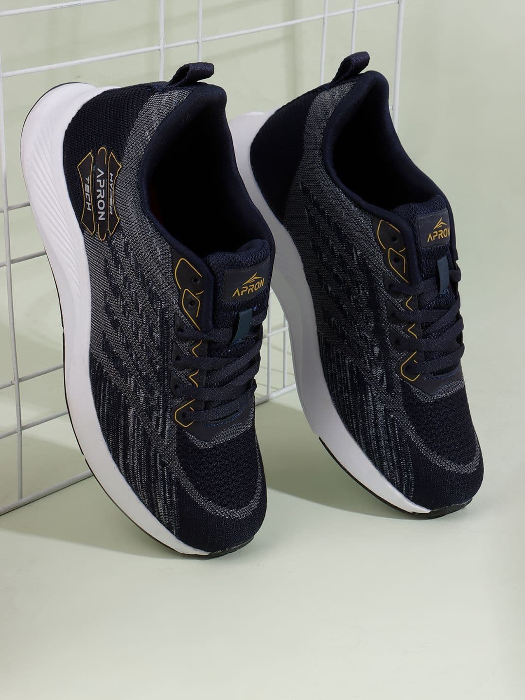 APRON Men Mesh Running Non-Marking Shoes - view 1