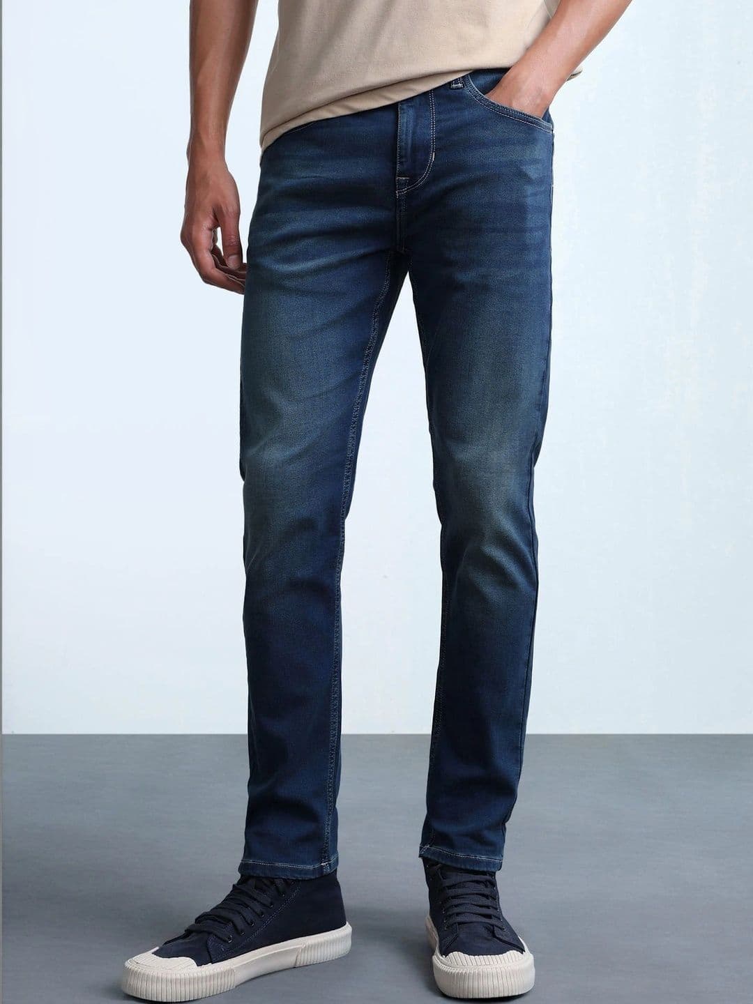 Flying Machine Men Tapered Fit Mid-Rise Heavy Fade Stretchable Jeans - view 1
