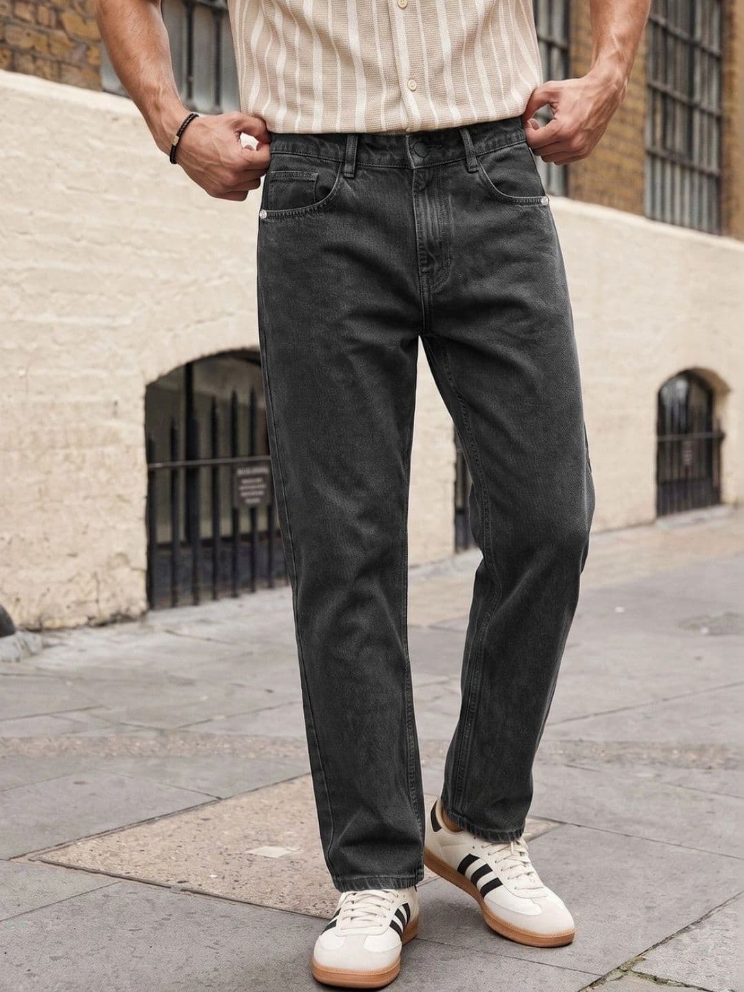 Urbano Fashion Men Relaxed Fit Mid-Rise Heavy Fade Jeans - view 1