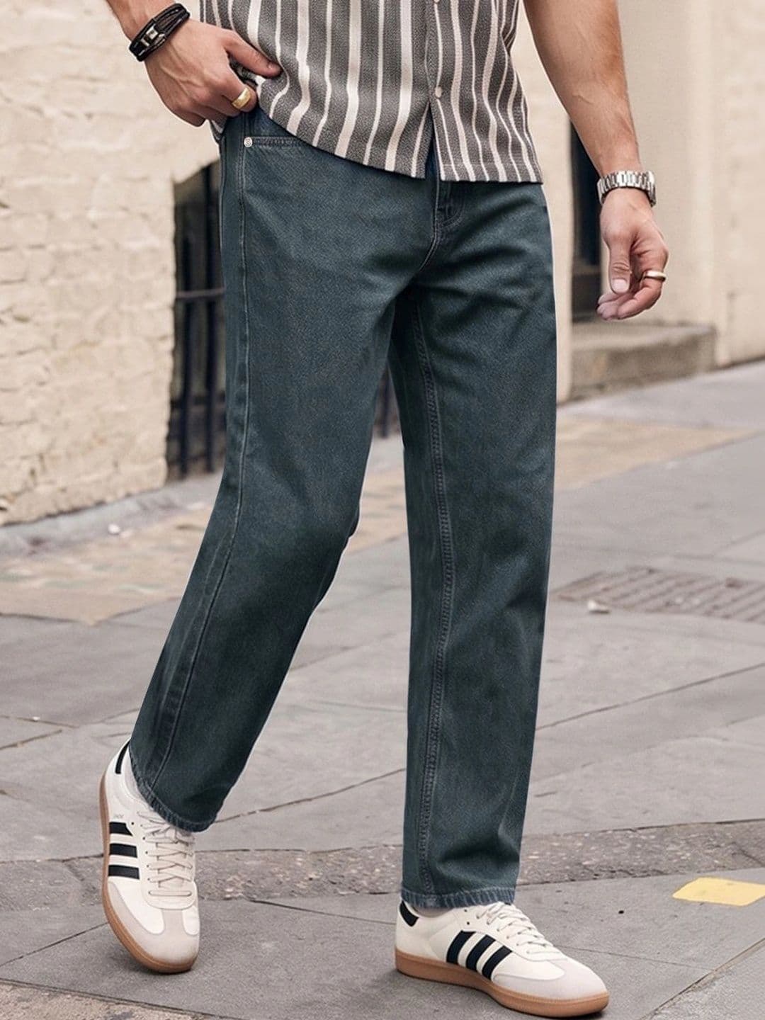 Urbano Fashion Men Relaxed Fit Mid-Rise Heavy Fade Jeans - view 1