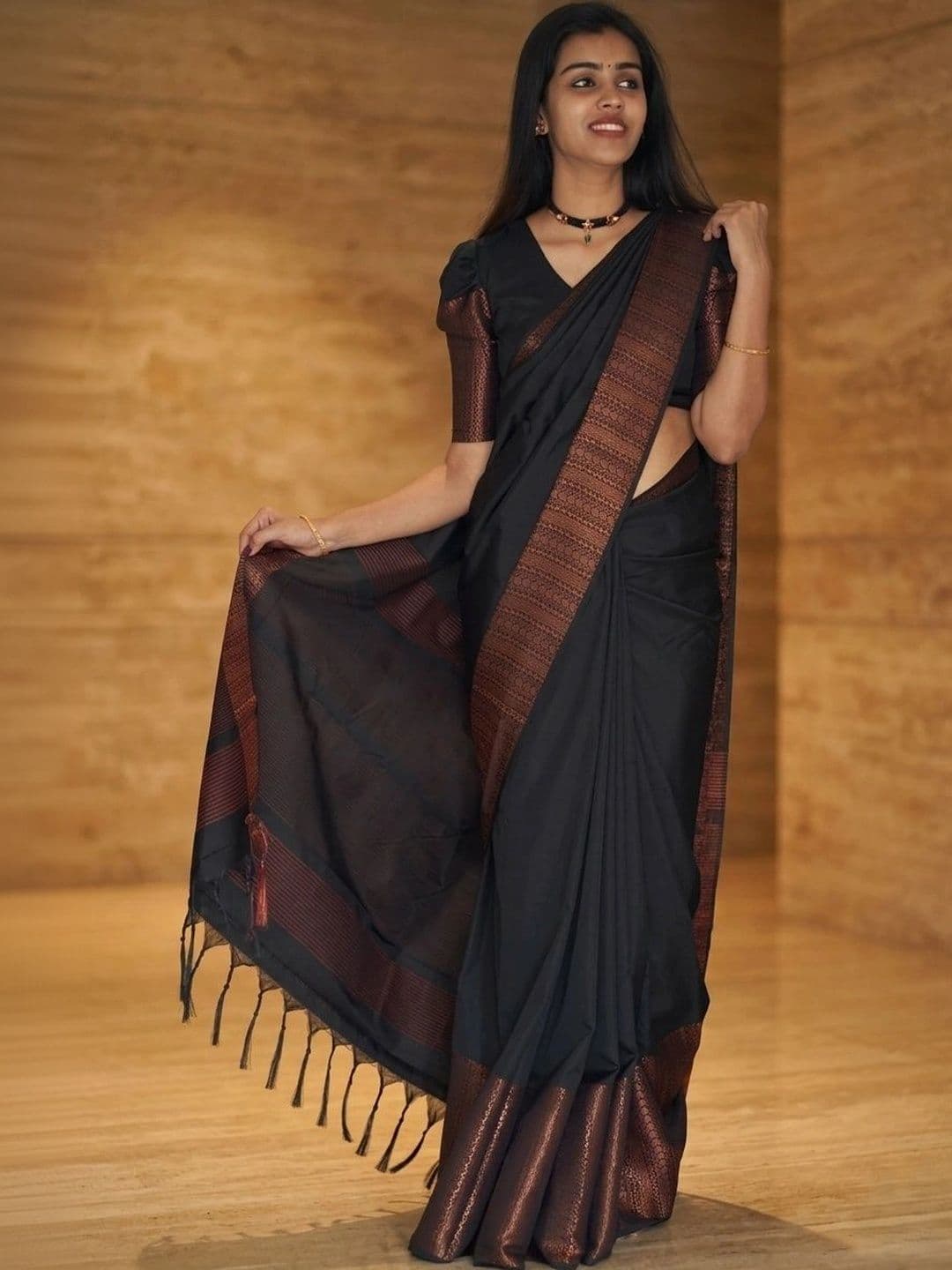 Arozi Woven Design Zari Art Silk Banarasi Saree - view 1