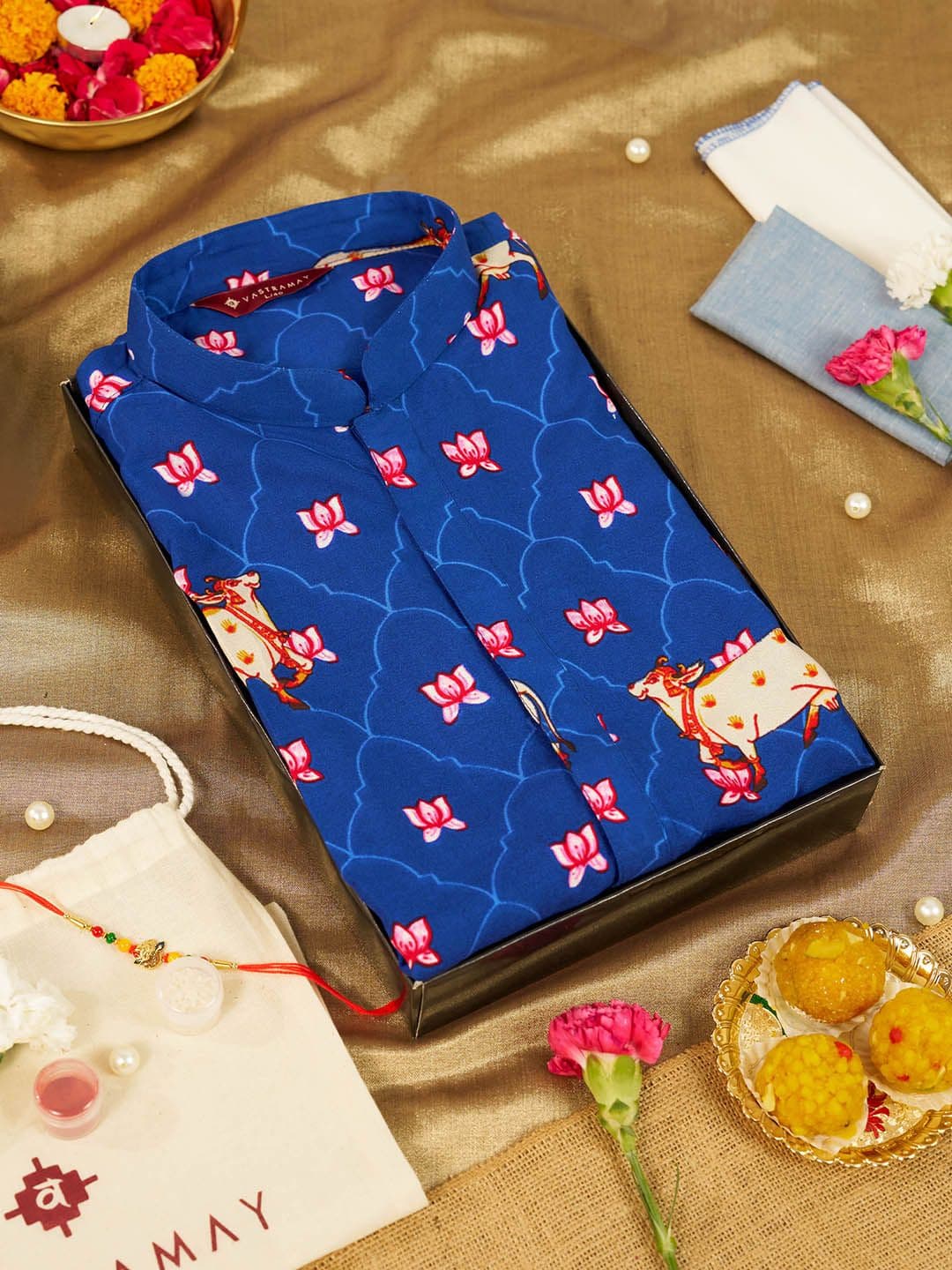 VASTRAMAY Men Ethnic Motifs Printed Kurta Gift Set with Rakhi & Handkerchief - view 1
