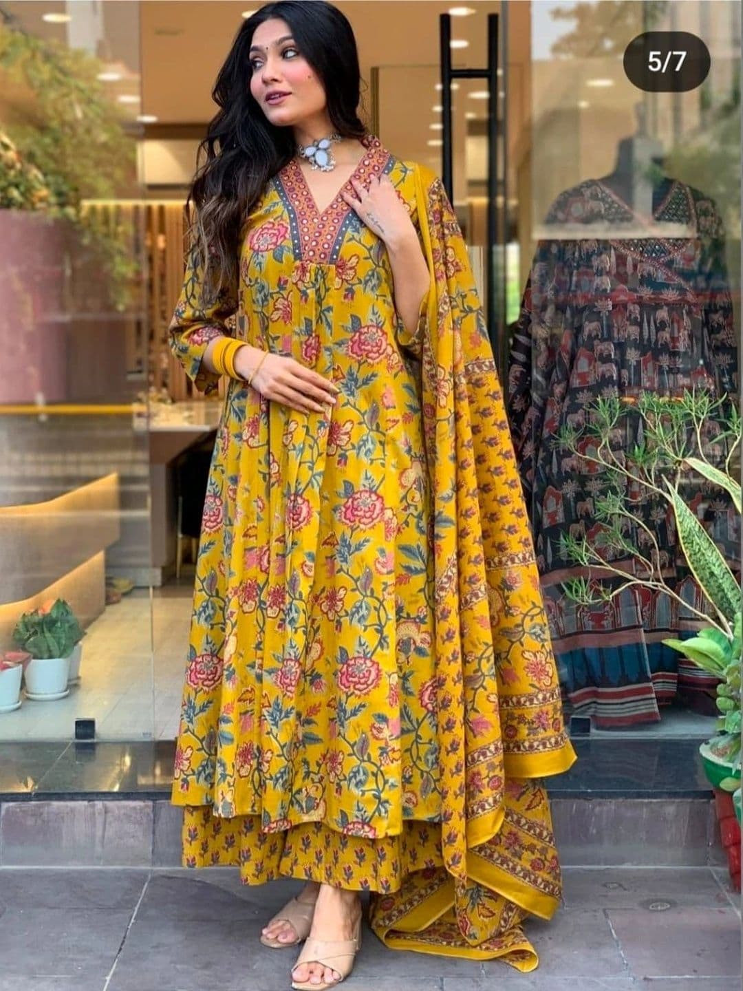 MARIONETTEFASHION Women Floral Printed Regular Pure Cotton Kurta with Palazzos & With Dupatta - view 1