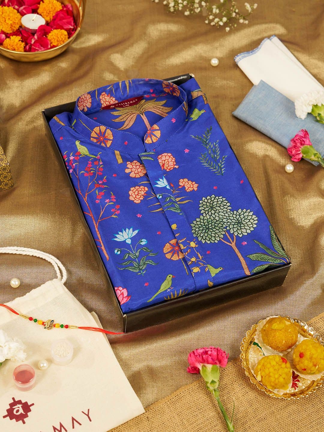 VASTRAMAY Men Tropical Printed Kurta Gift Set with Rakhi & Handkerchief - view 1