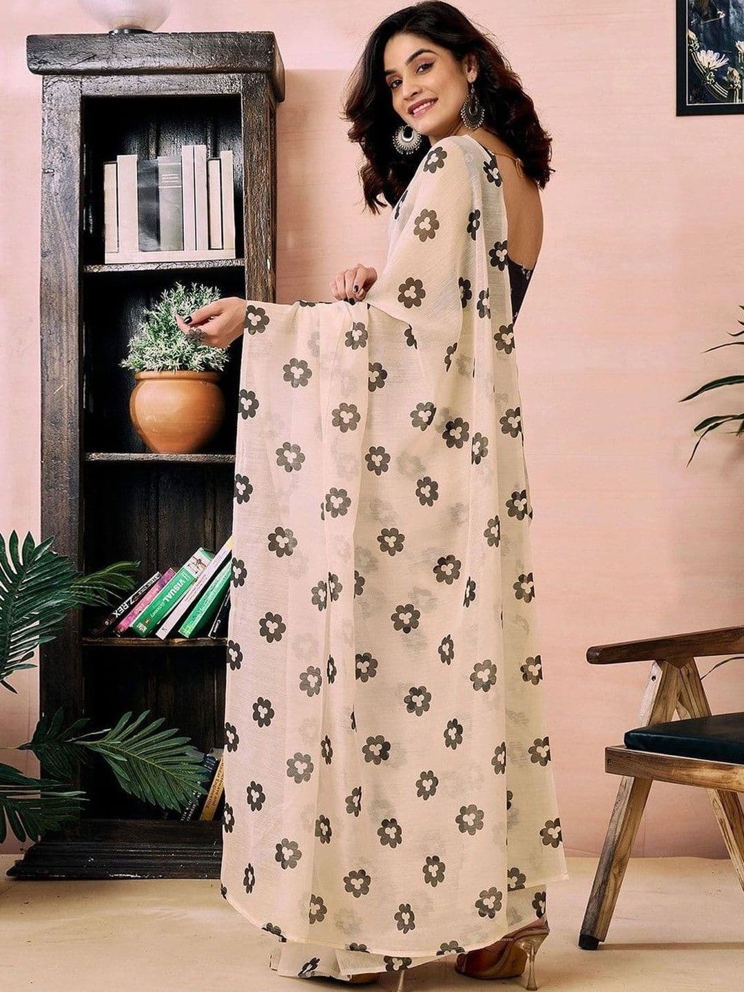 alkaa fashion Floral Linen Blend Saree - view 1