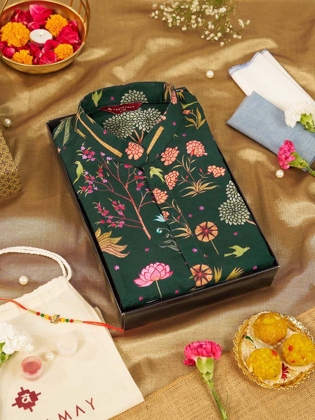 VASTRAMAY Men Tropical Printed Kurta Gift Set with Rakhi & Handkerchief - view 1