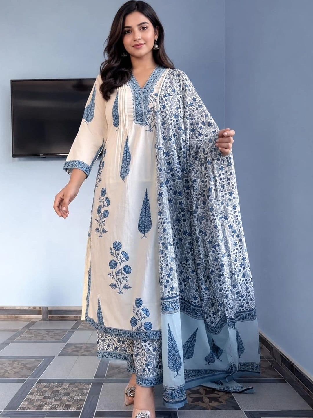 Vastranchal Women Floral Printed Regular Kurta with Palazzos & With Dupatta - view 1