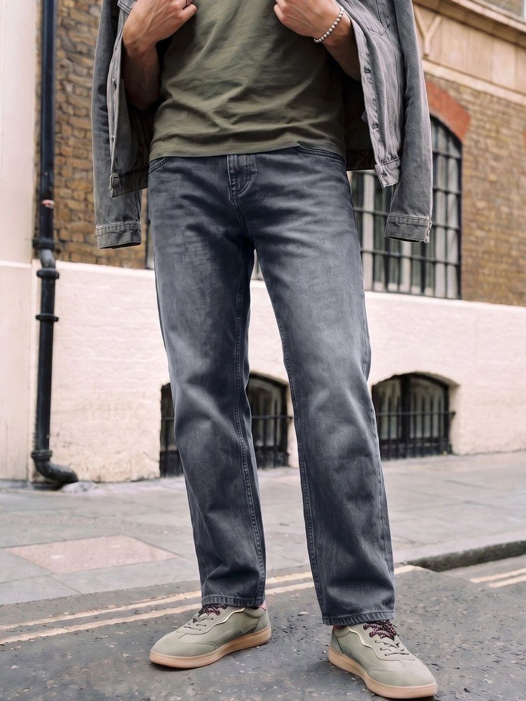 Urbano Fashion Men Relaxed Fit Mid-Rise Light Fade Jeans - view 1