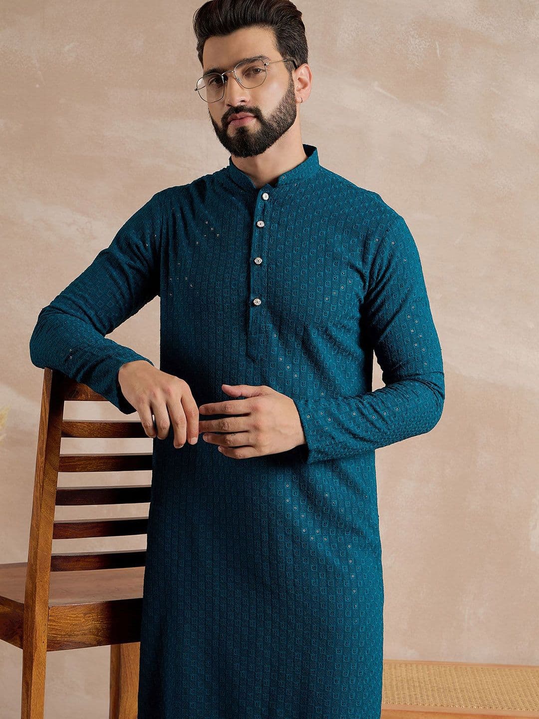 Anouk Geometric Embroidered Sequinned Mandarin Collar Straight Kurta - view 1