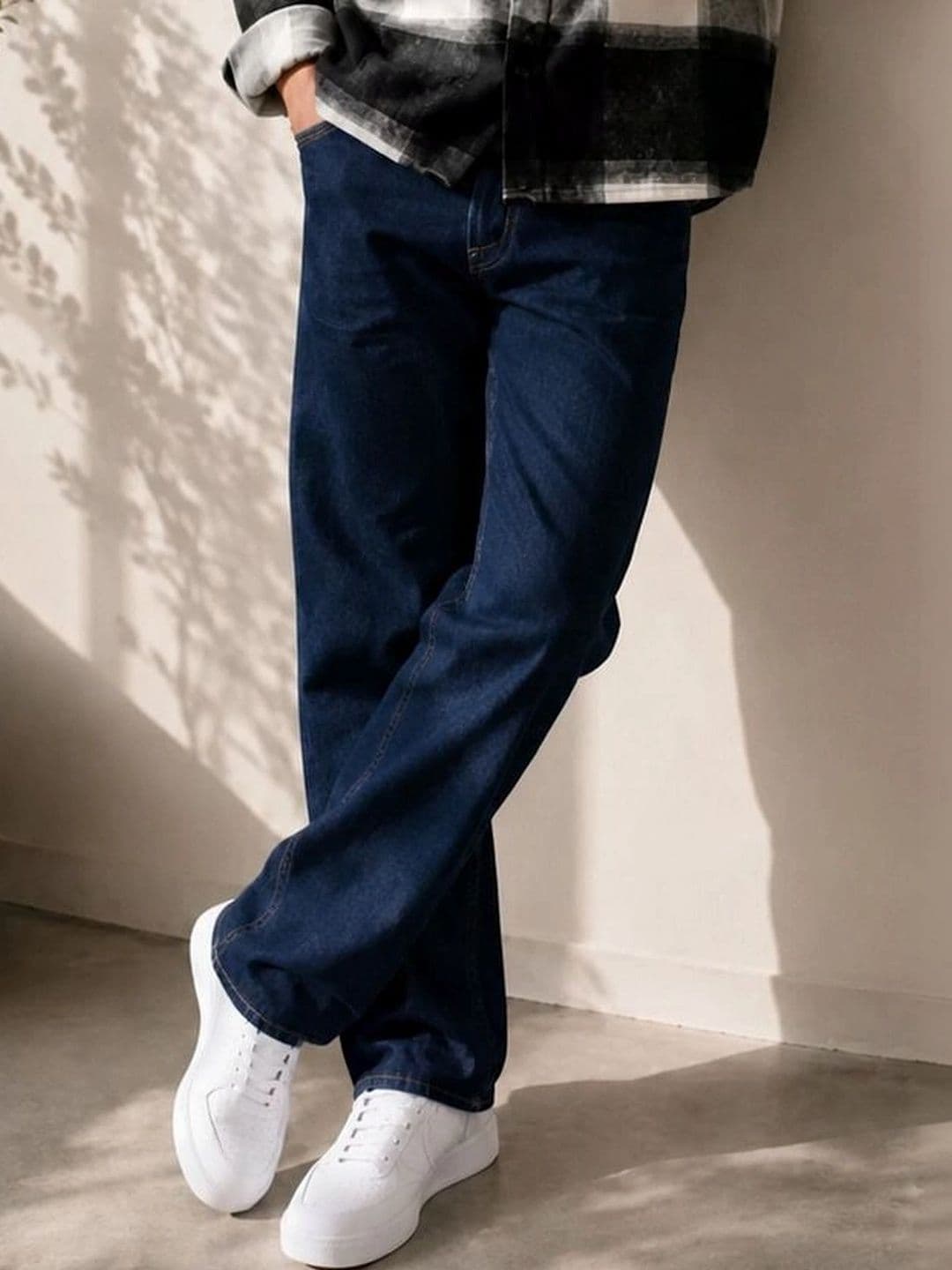 LEVORCE Men Relaxed Fit Mid-Rise Stretchable Jeans - view 1