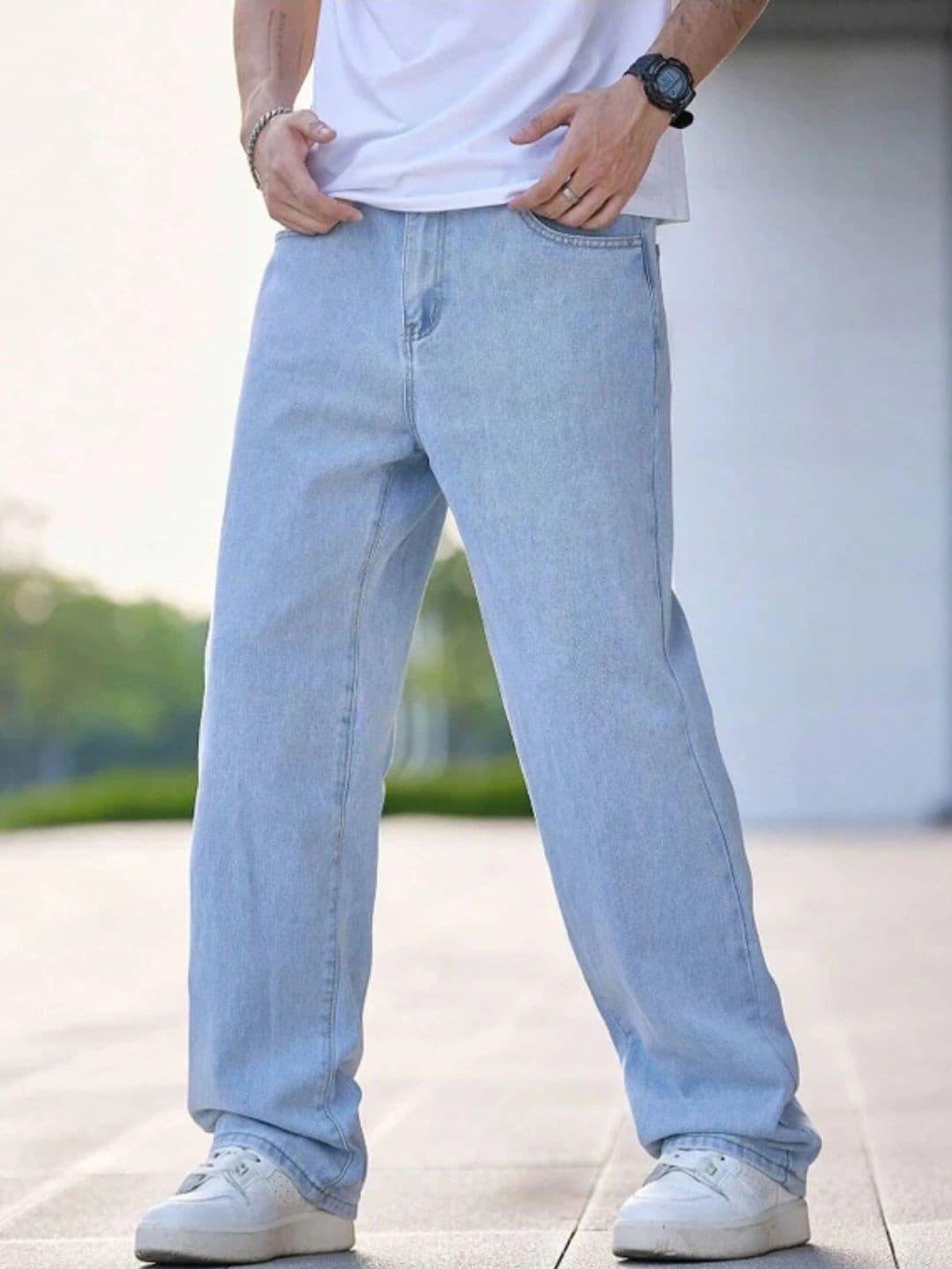 LEVORCE Men Relaxed Fit Mid-Rise Stretchable Jeans - view 1
