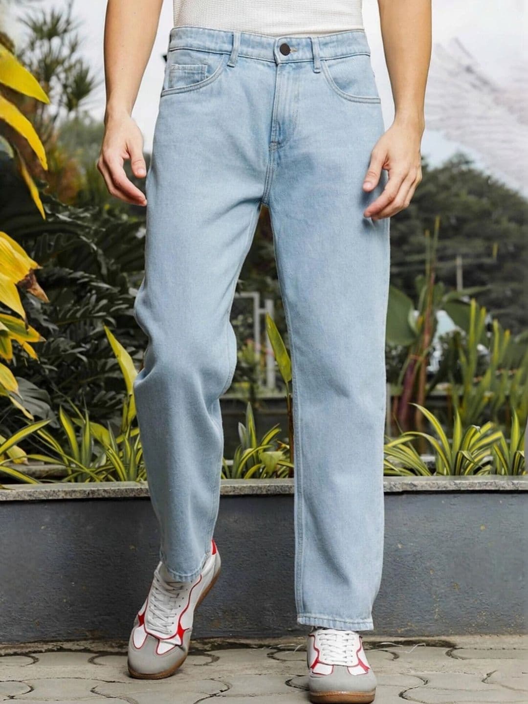 LEVORCE Men Relaxed Fit Mid-Rise Stretchable Jeans - view 1