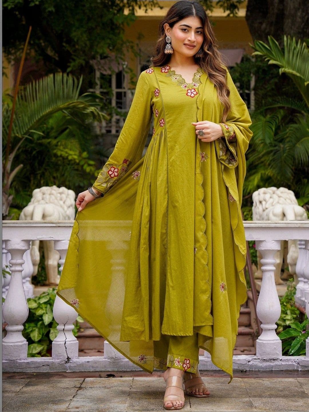 Cute fellow Women Floral Embroidered Regular Thread Work Pure Silk Kurta with Trousers & With Dupatta - view 1