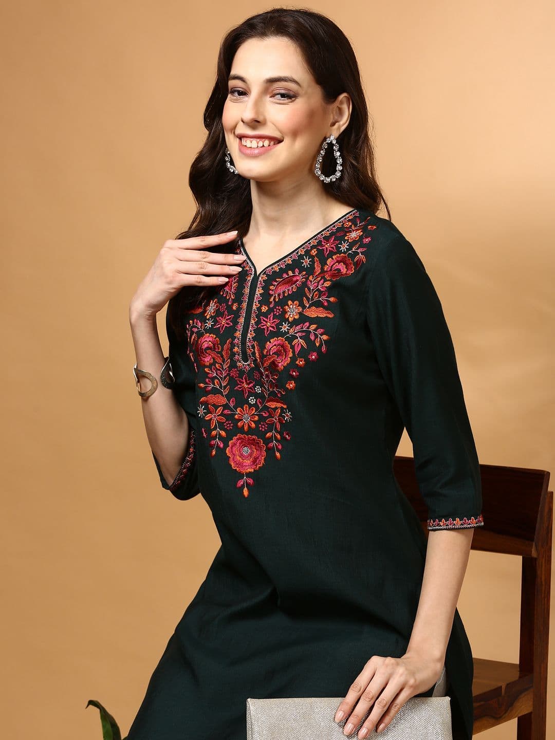 Anouk Floral Embroidered Thread Work V Neck Kurta - view 1