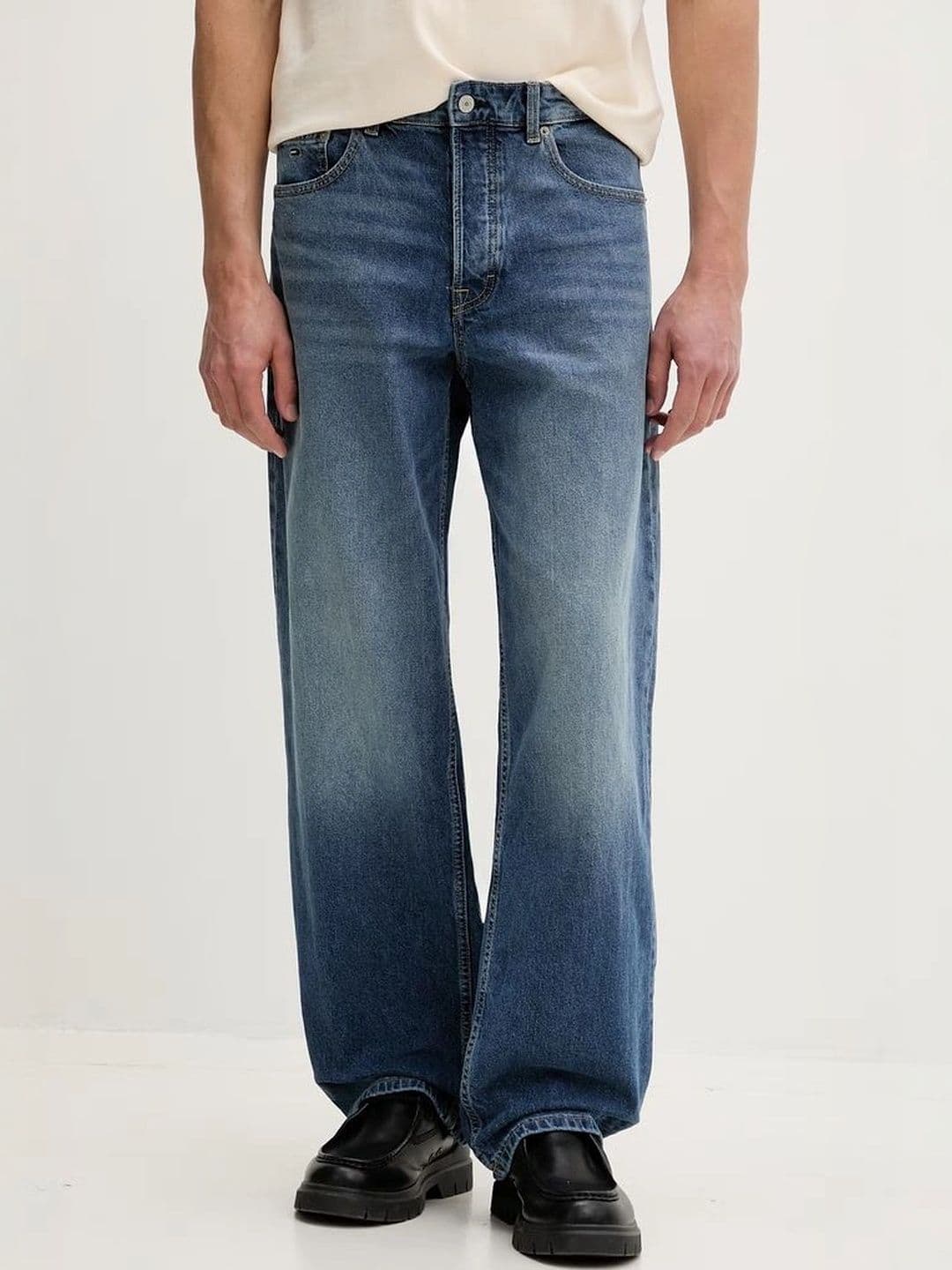 YAMEETFIT Men Jean Straight Fit Mid-Rise Ombre Jeans - view 1