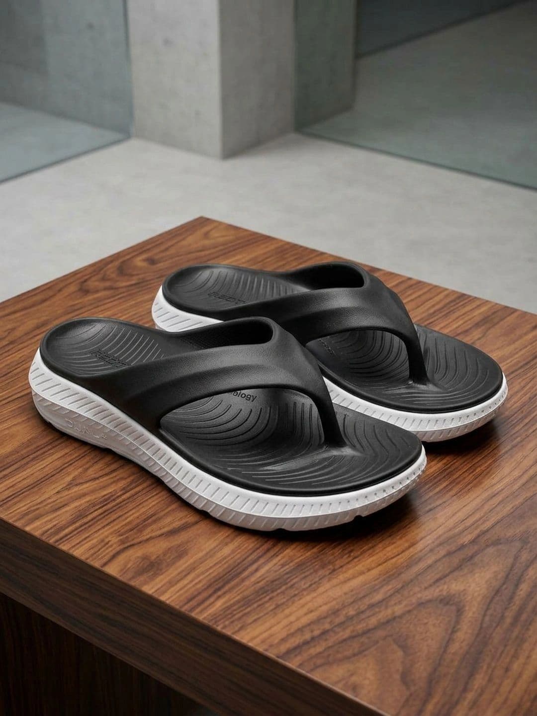 Red Tape Men Thong Flip-Flops - view 1