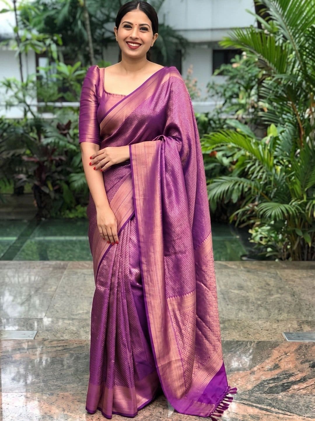 7Eleven Fashion Woven Design Zari Art Silk Banarasi Saree - view 1