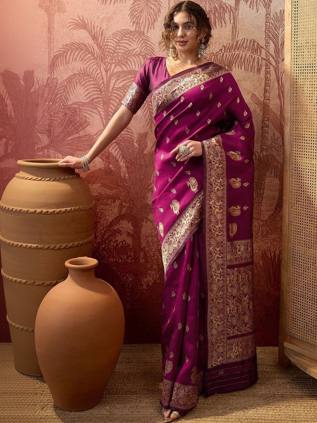 Sangria Ethnic Motifs Zari Silk Blend Kanjeevaram Saree - view 1