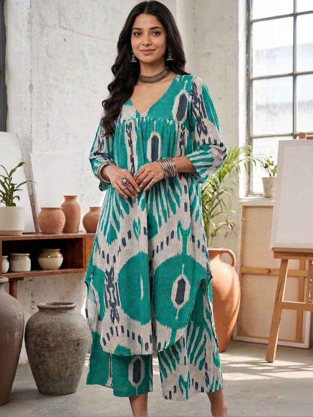 UGMAZ Women Printed Tiered Pure Cotton Kurta with Trousers - view 1