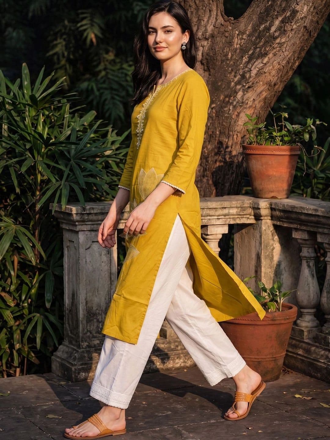 Indo Era Women Embroidered Thread Work Kurta - view 1