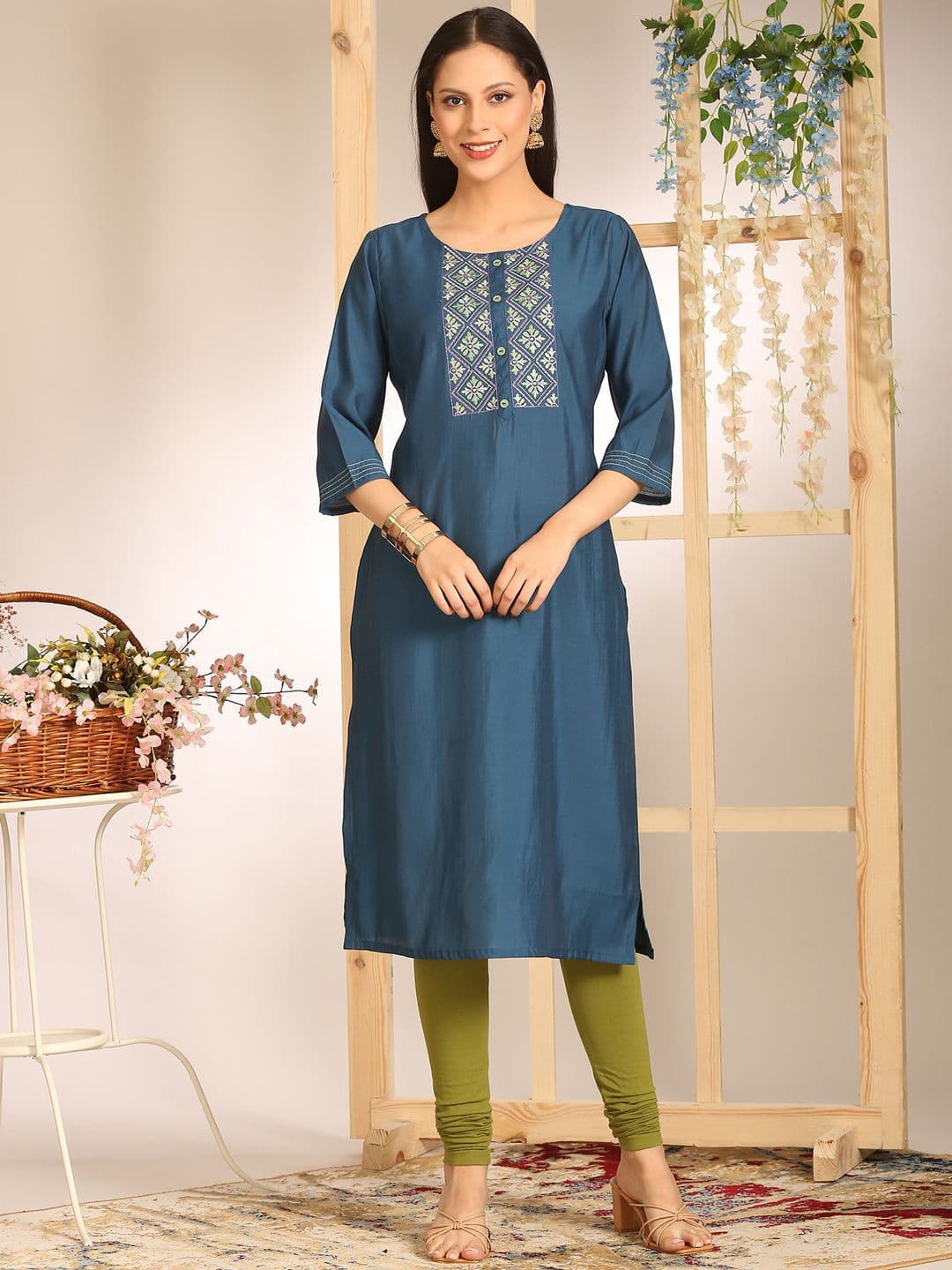 Anouk Women Floral Embroidered Daily Straight Kurta - view 1