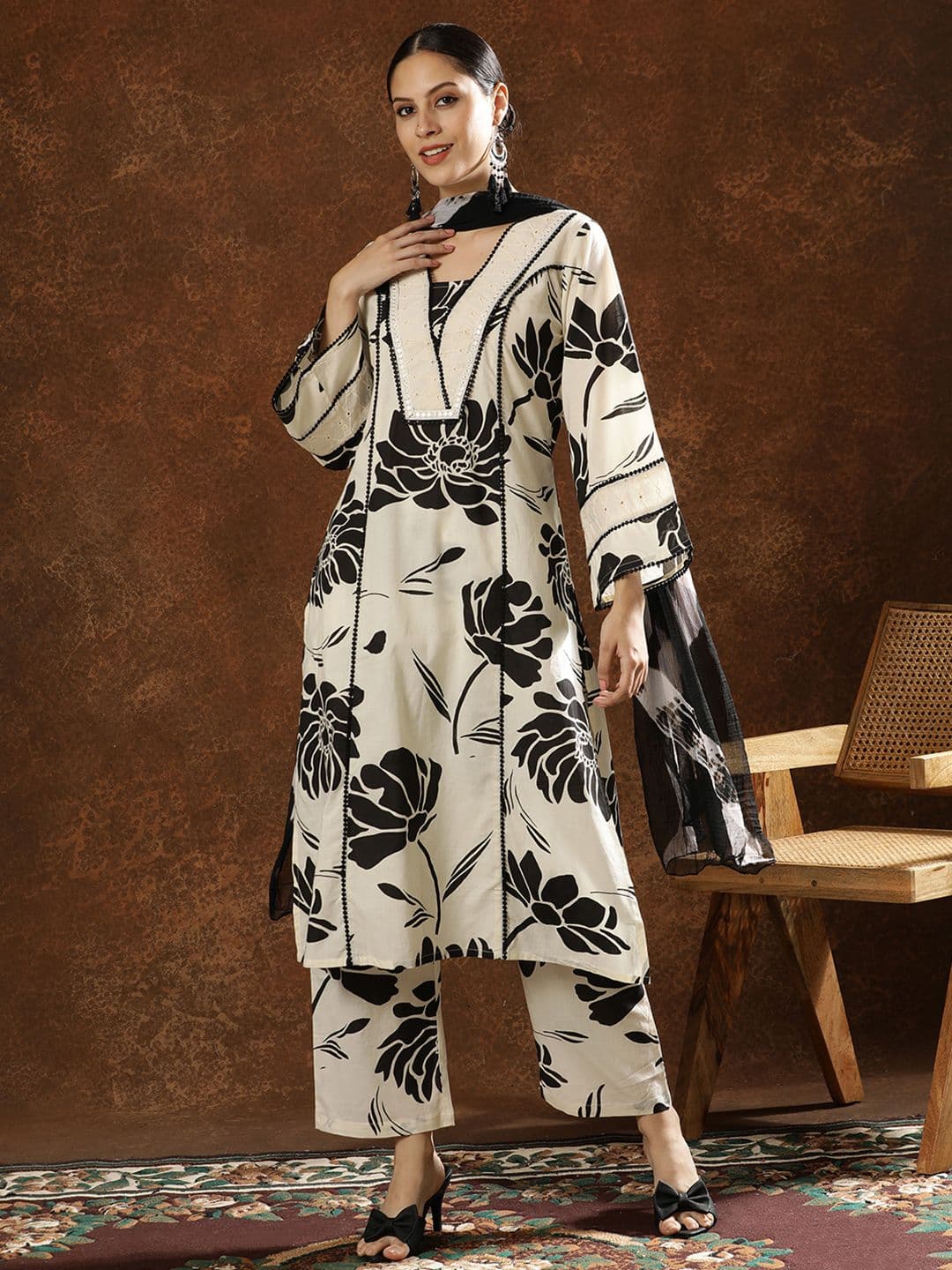 Anouk Women Floral Printed V-Neck & Schiffli Work Cotton Kurta Palazzo with Dupatta - view 1