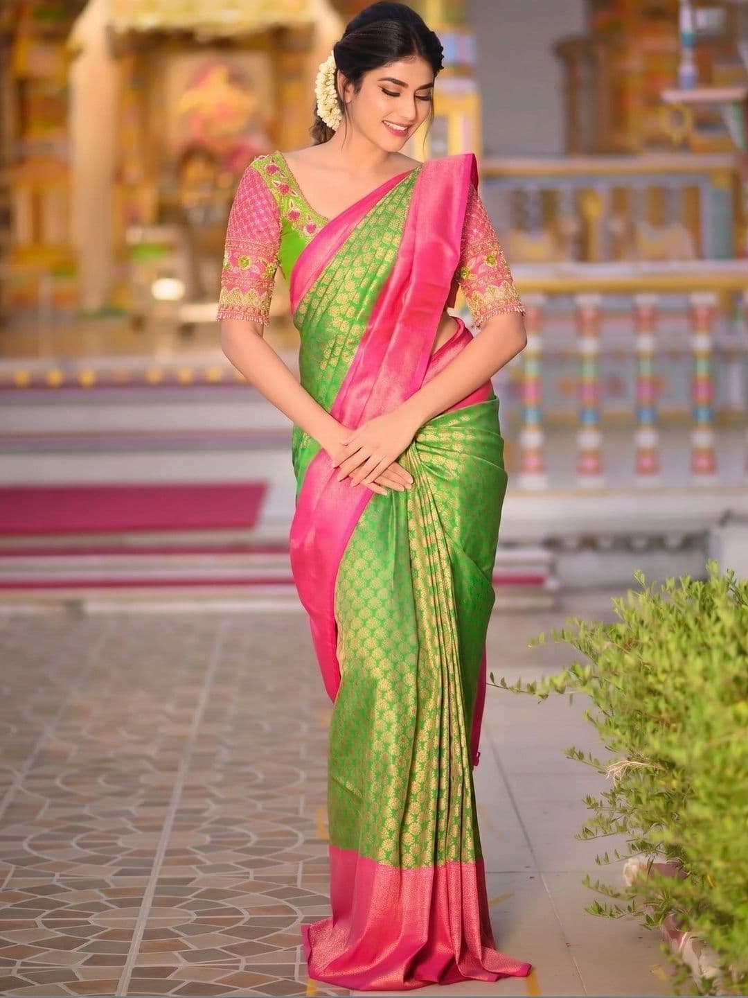 THE AQUARIUS Woven Design Zari Art Silk Banarasi Saree - view 1