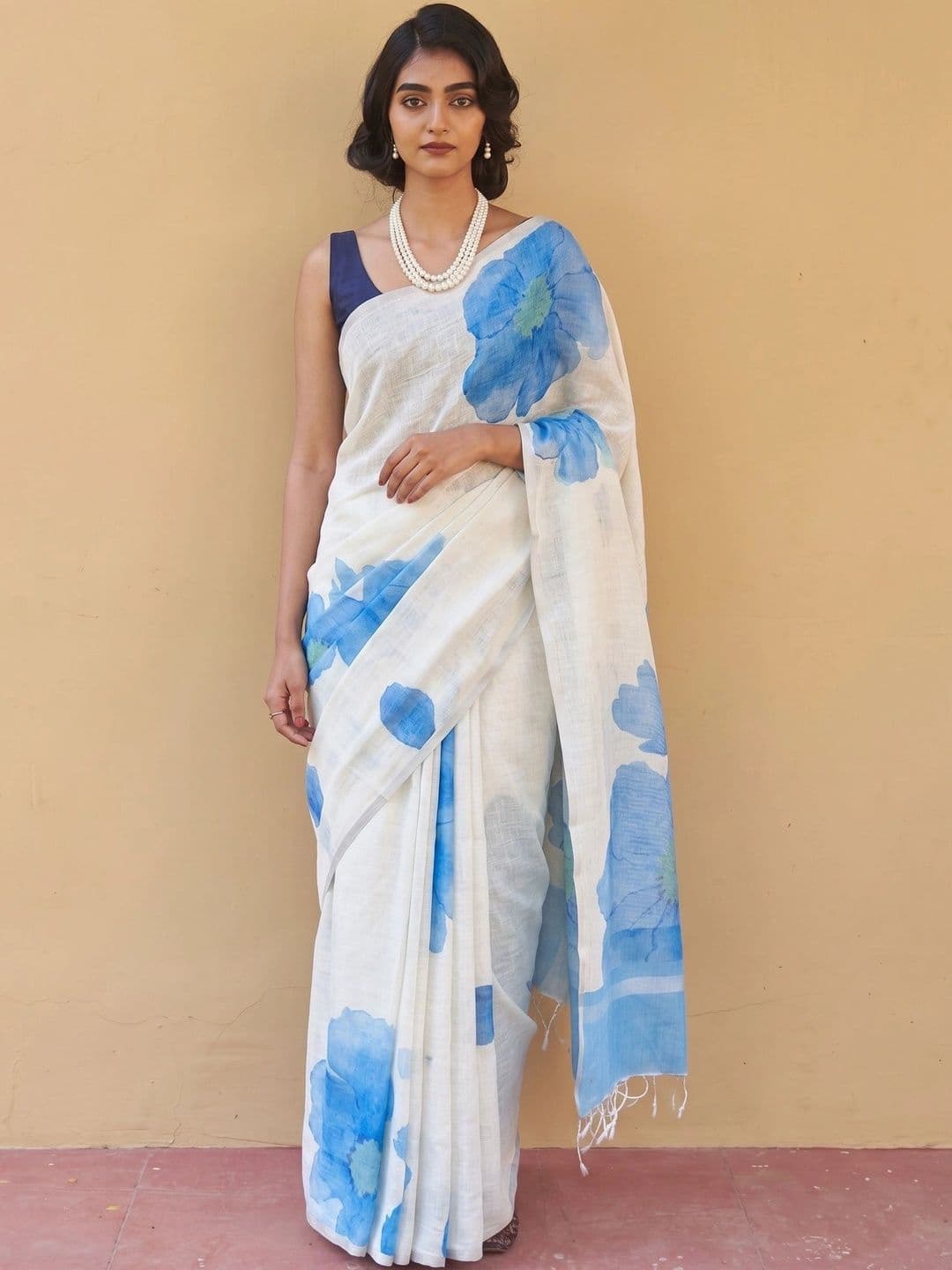 AmiFashion Floral Zari Pure Linen Designer Saree - view 1