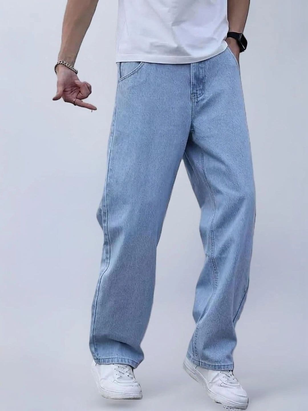 LEVORCE Men Relaxed Fit Mid-Rise Stretchable Jeans - view 1