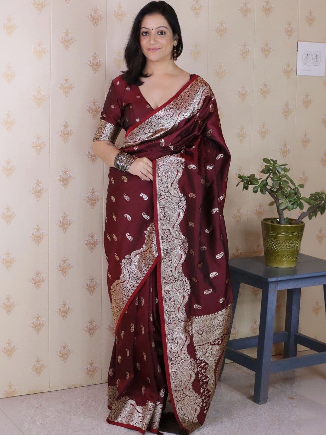 ELITE WEAVES Paisley Zari Woven Banarasi Saree - view 1