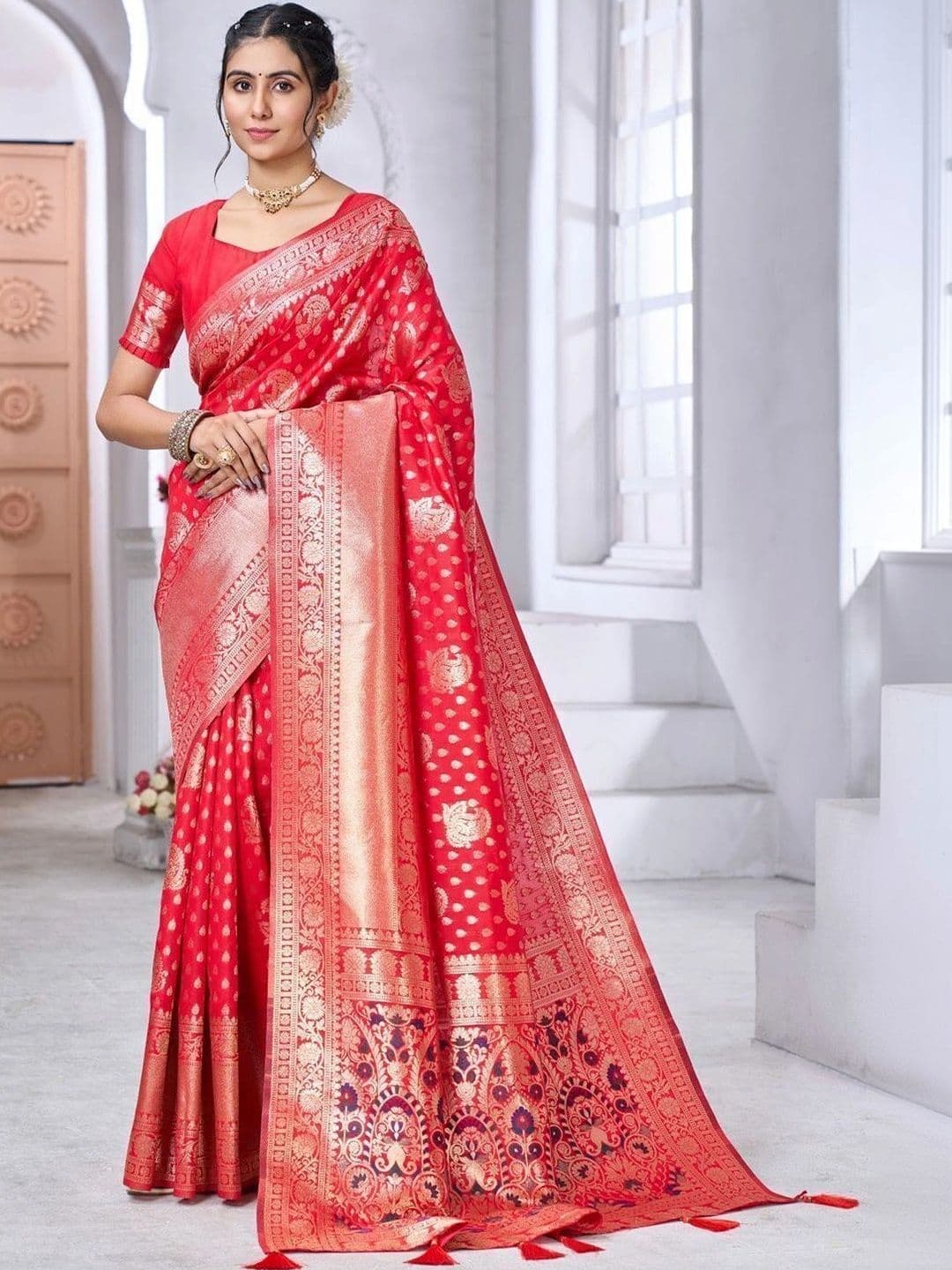 GARIYA Woven Design Zari Silk Blend Banarasi Saree - view 1