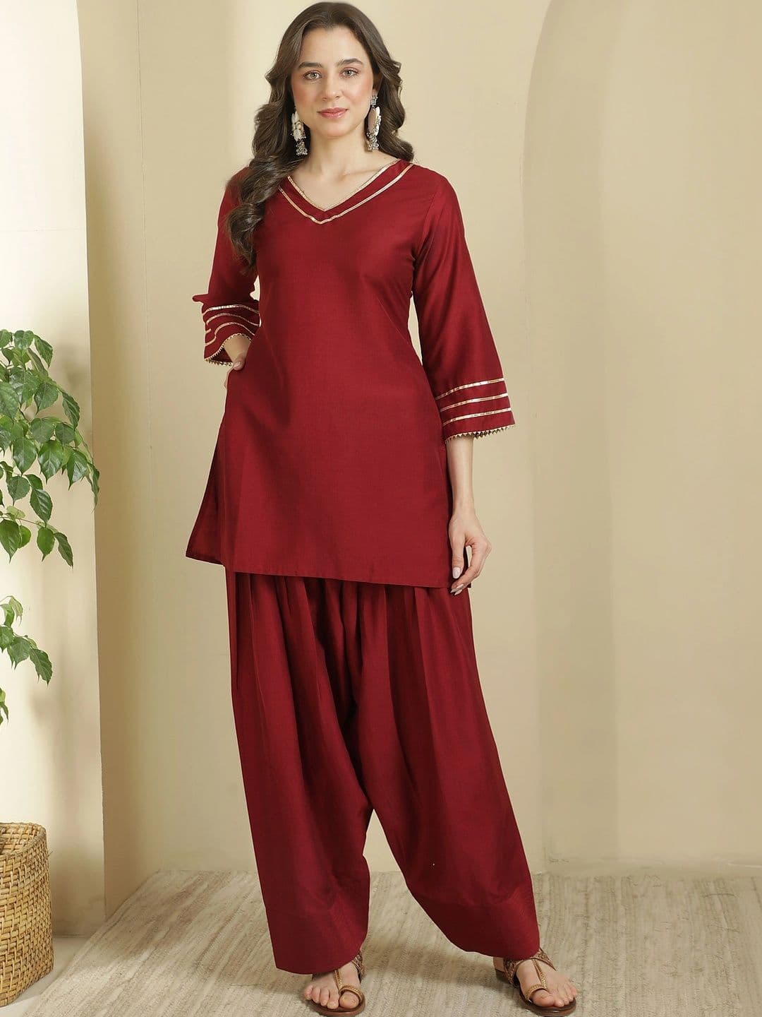 Jaipur Kurti Women Regular Gotta Patti Kurta with Farshi Salwar - view 1