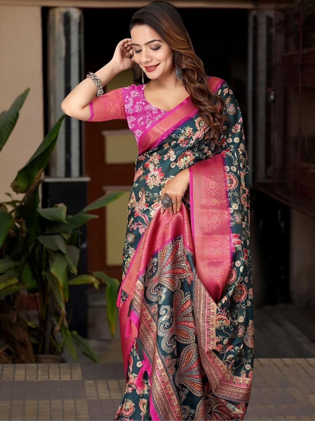 SSHAGUN LIFESTYLE Floral Zari Silk Cotton Saree - view 1