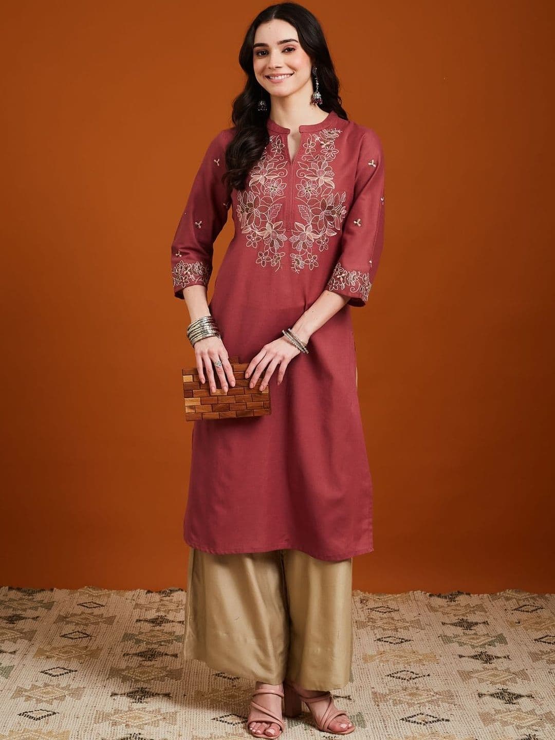 Anouk Women Floral Embroidered Keyhole Neck Thread Work Kurta - view 1