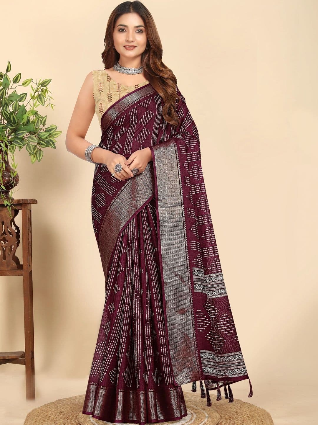 SSHAGUN LIFESTYLE Striped Saree - view 1