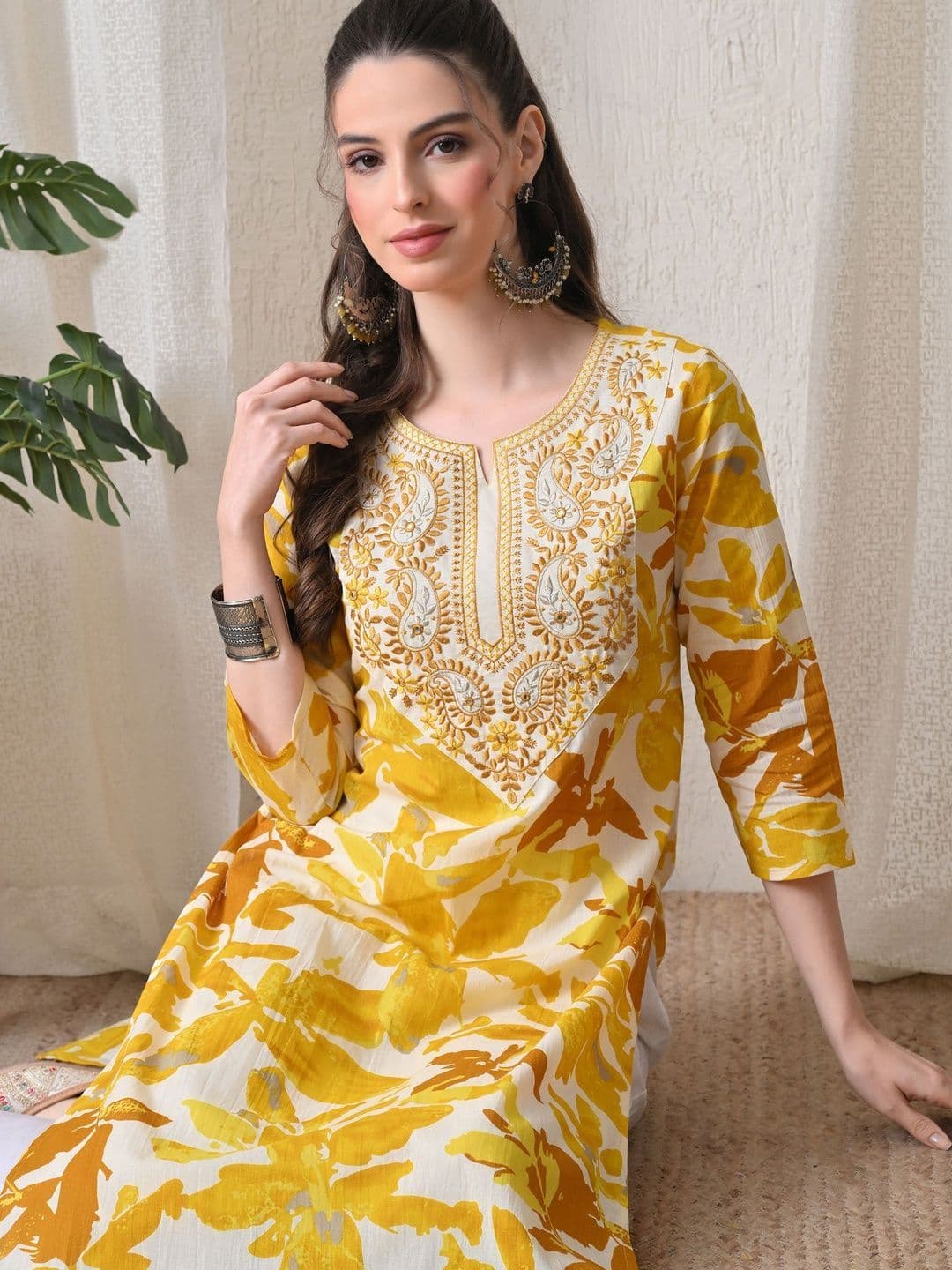 BKApparels Women Floral Embroidered Floral Kurta - view 1