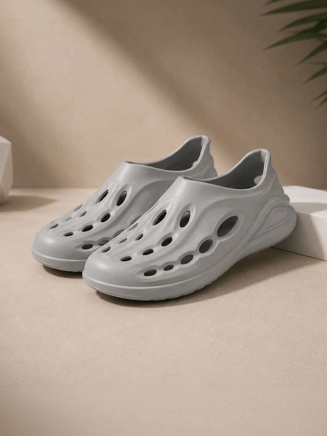Roadster Men Clogs Sandals - view 1