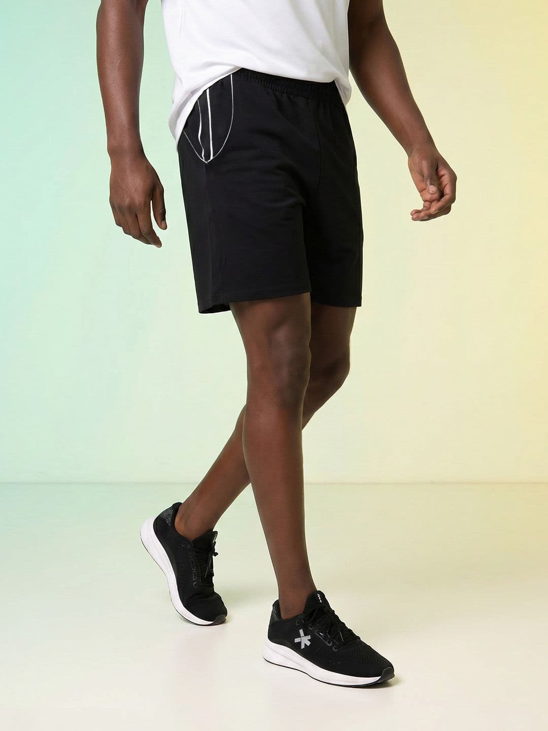 HRX by Hrithik Roshan Men Above Knee Shorts - view 1