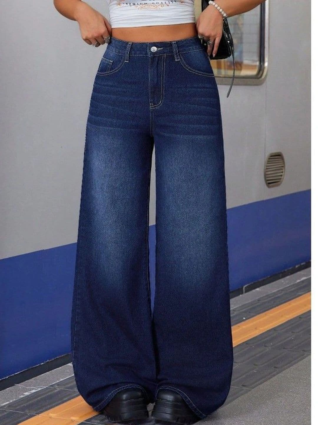 Mast & Harbour Women High-Rise Light Fade Jeans - view 1