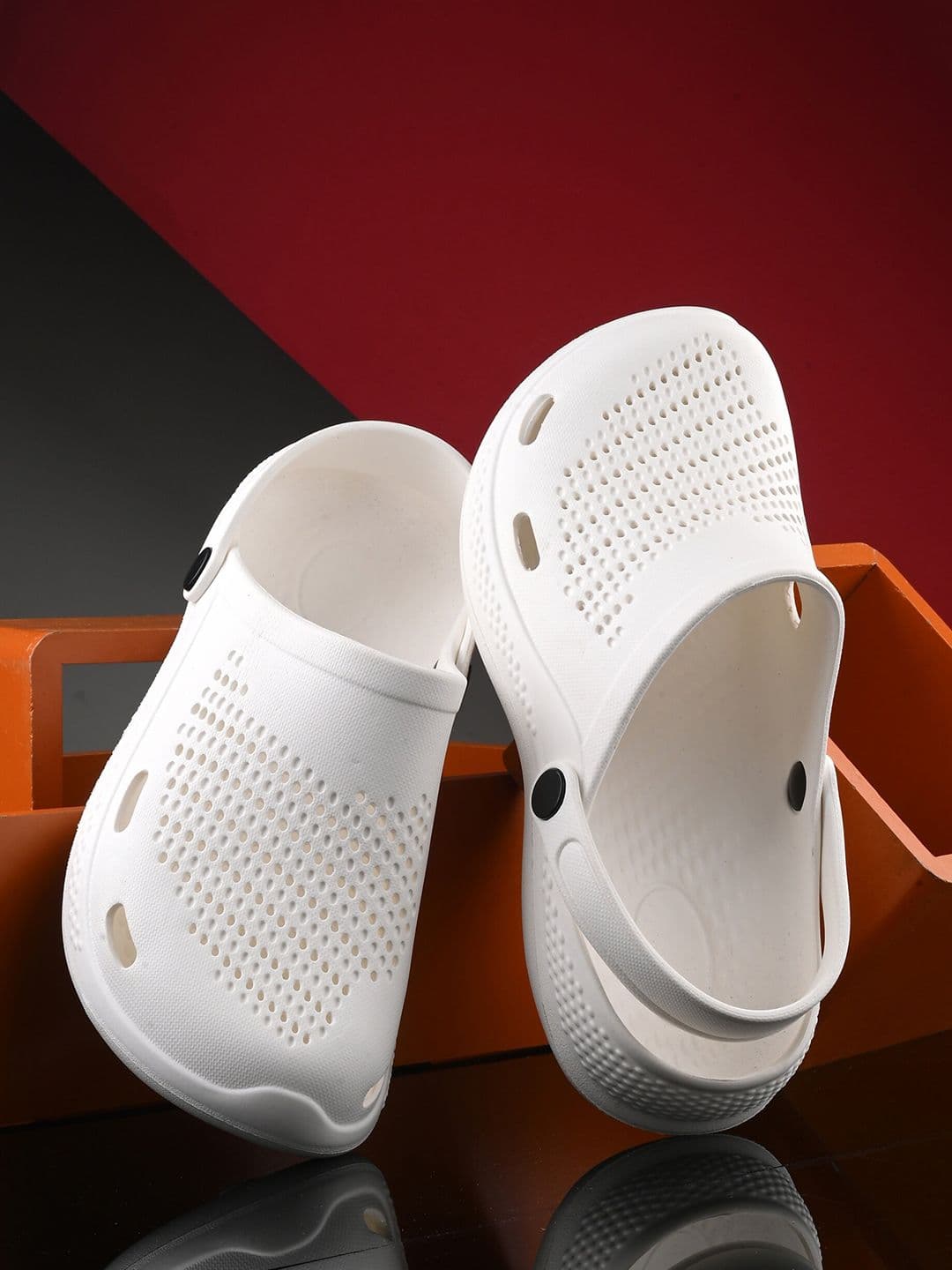 HRX by Hrithik Roshan Men White Croslite Clogs - view 1