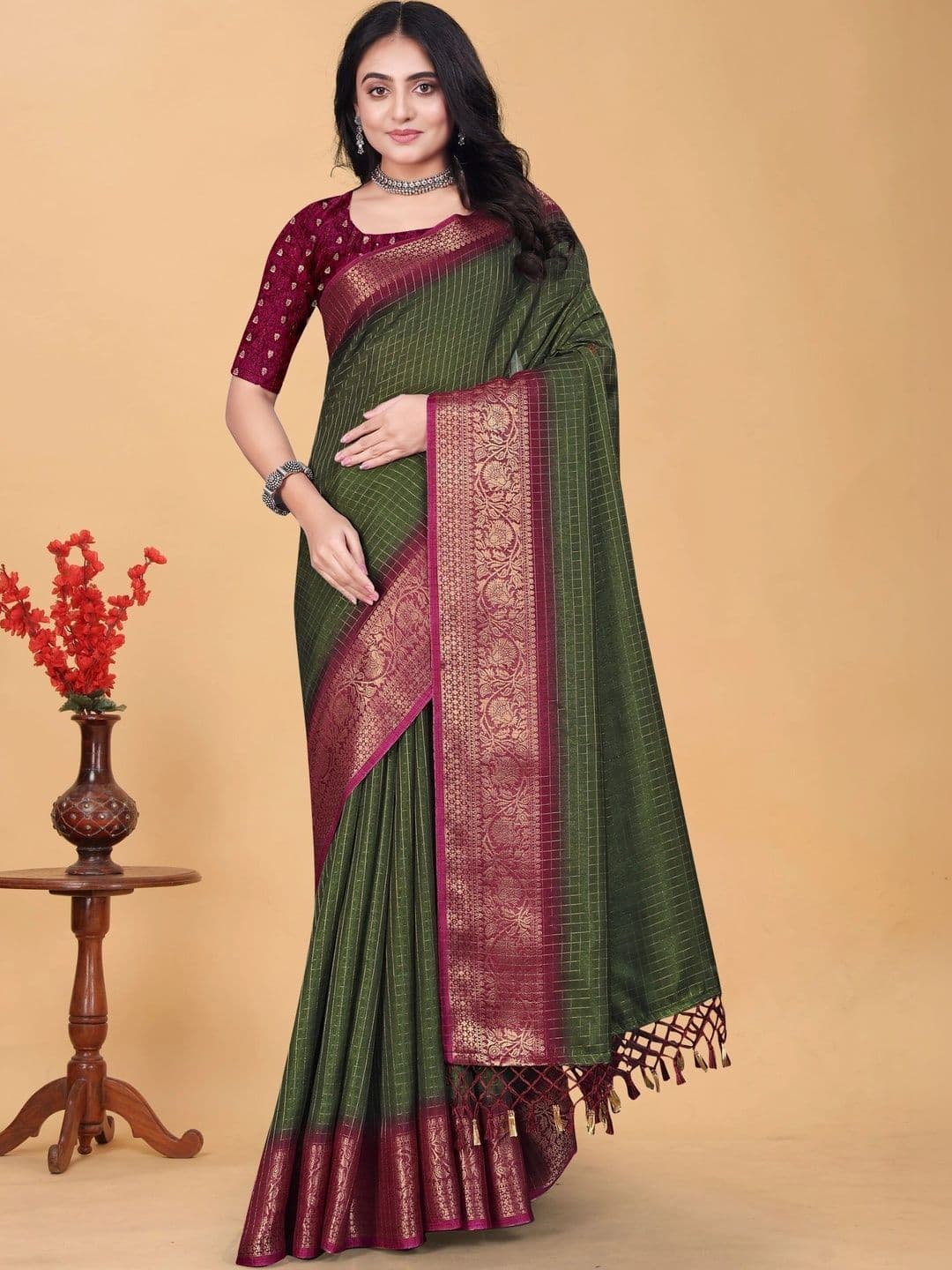 HOUSE OF VARNATANTU Checked Zari Silk Blend Saree - view 1