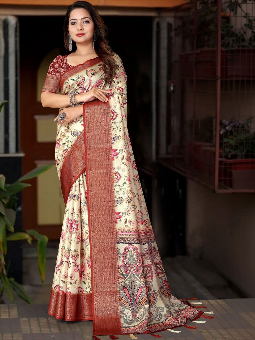 SSHAGUN LIFESTYLE Floral Zari Silk Cotton Saree - view 1