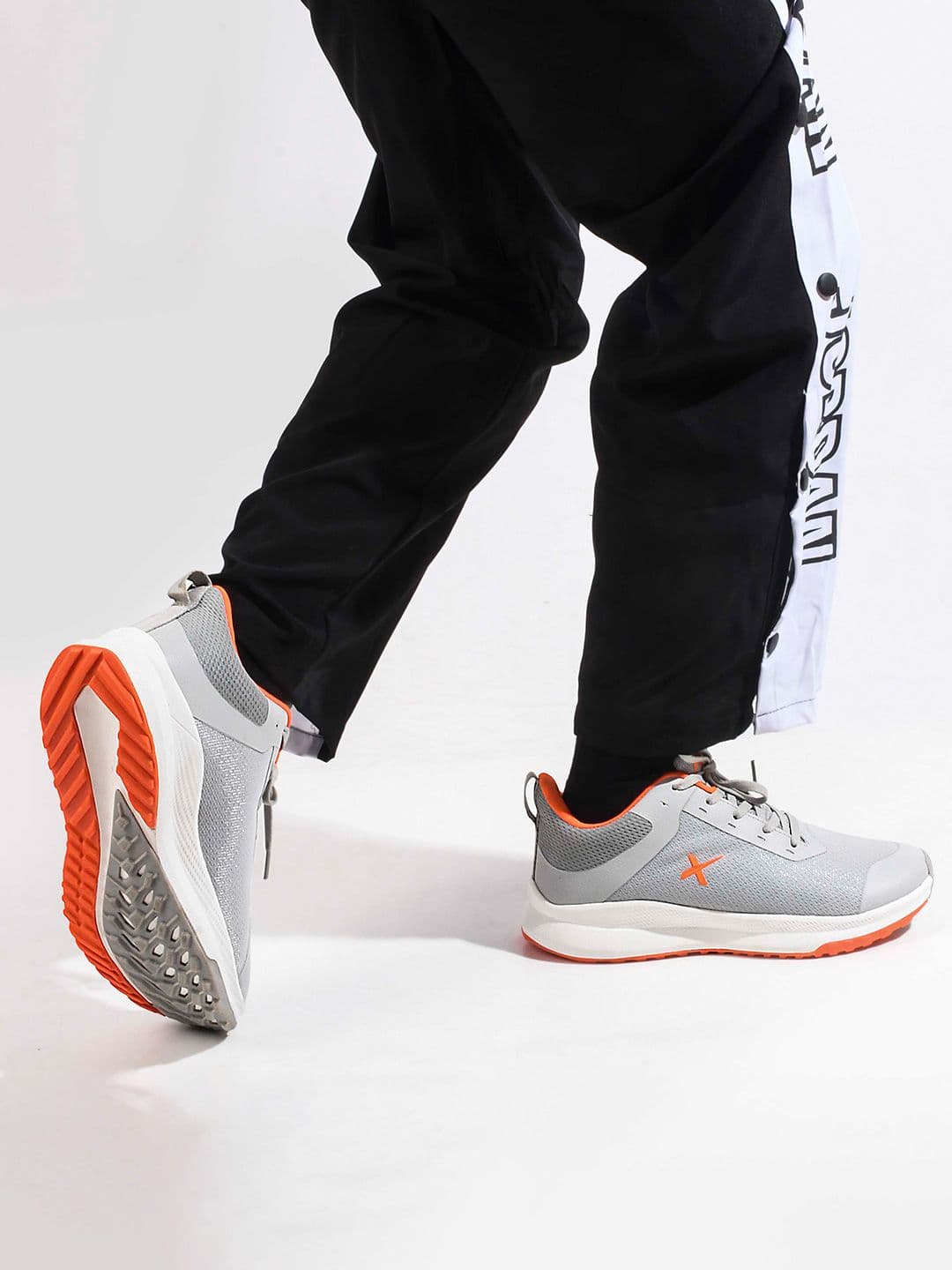 HRX by Hrithik Roshan Men Textured Running Shoes - view 1
