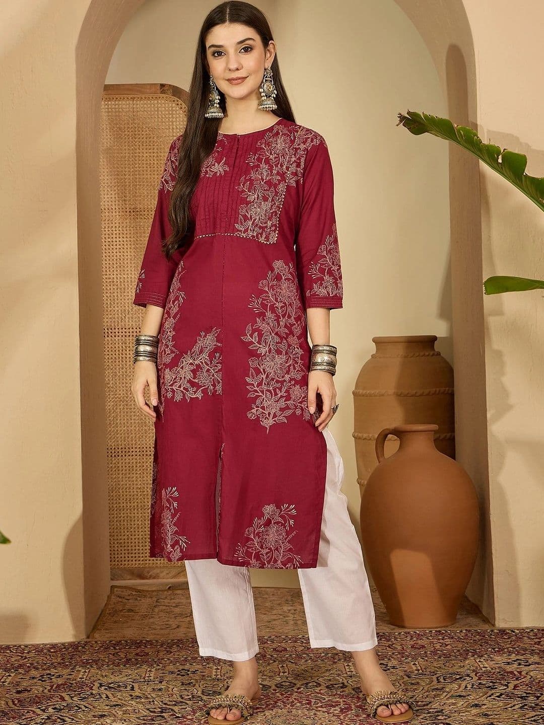 Vastramyaa Women Floral Embroidered Thread Work Kurta - view 1