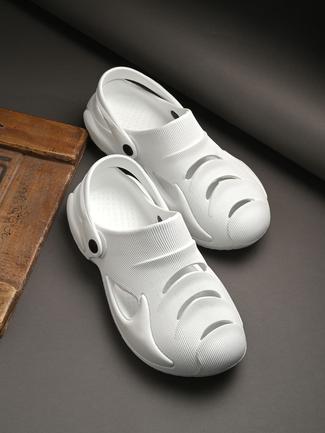 HRX by Hrithik Roshan Men White Croslite Clogs - view 1